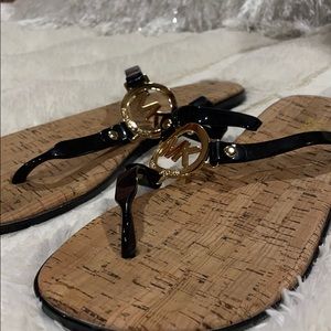 Michael Kors MK Charm Jelly Flip Flop (Black)